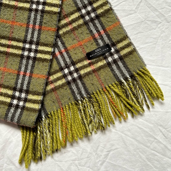 Balenciaga tartan scarf - Picture 3 of 4